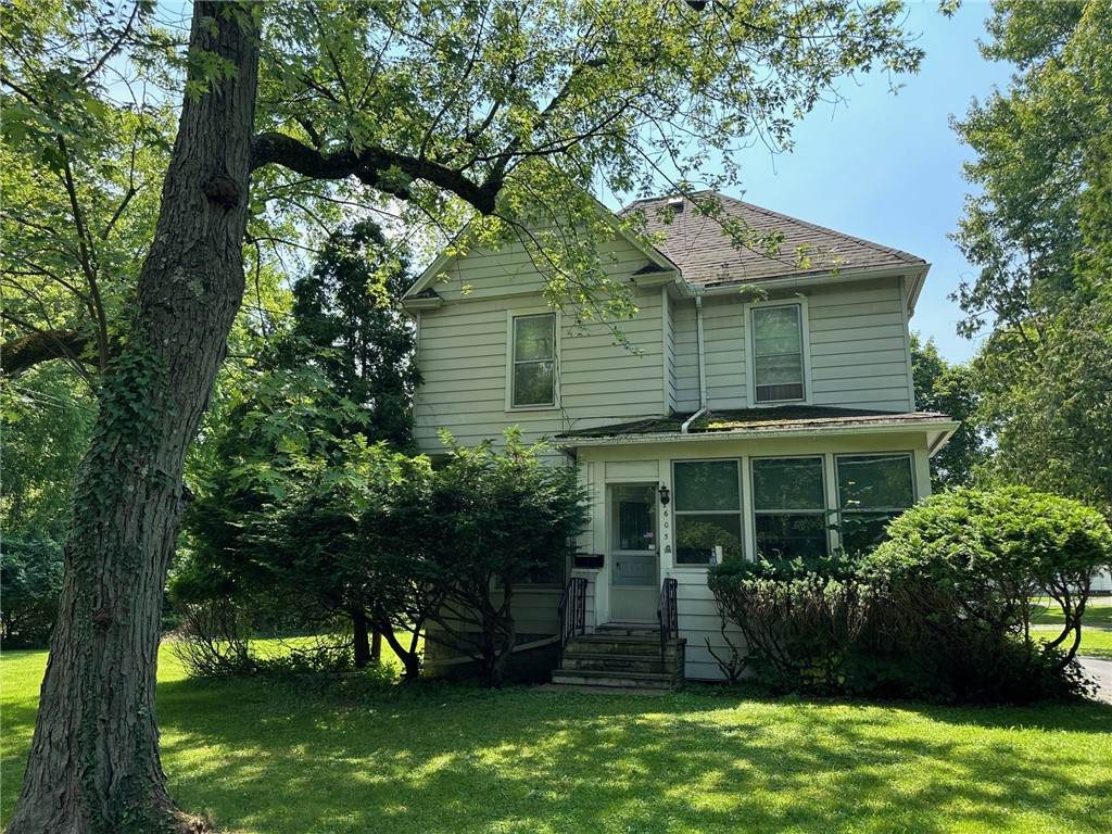 605 N Seward Avenue - Photo 1