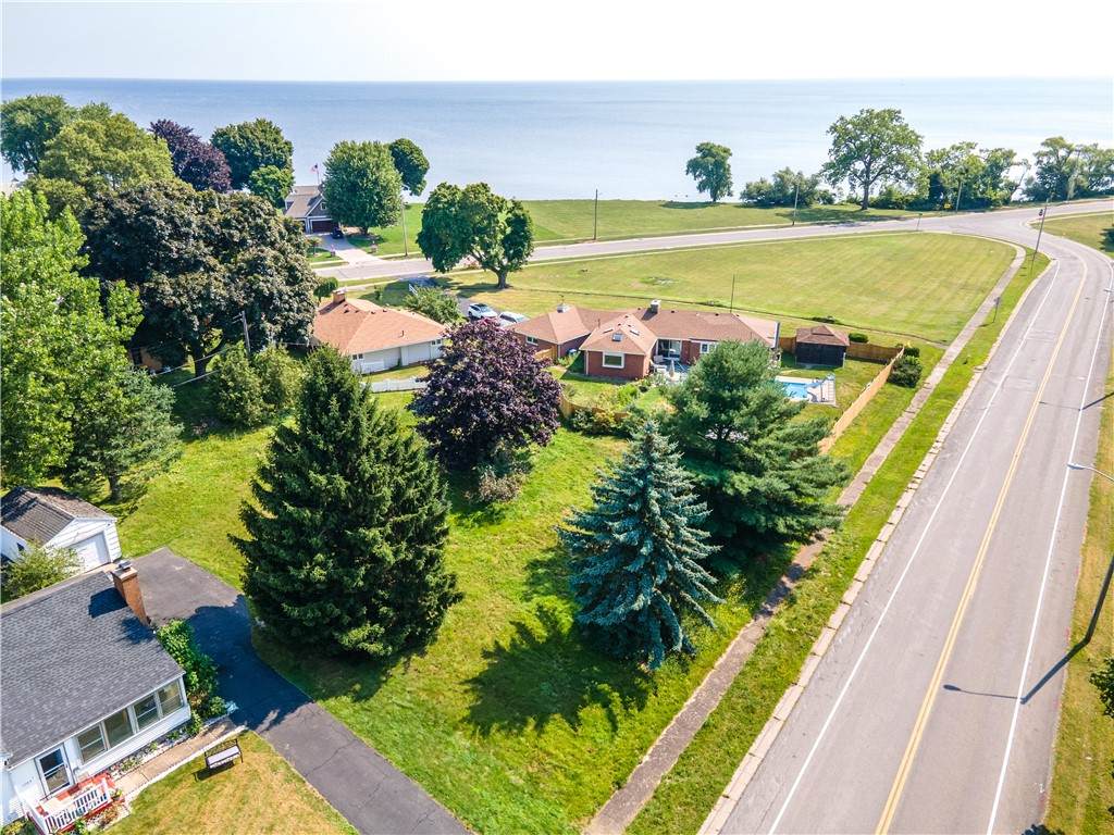 1074 Beach Avenue - Photo 1
