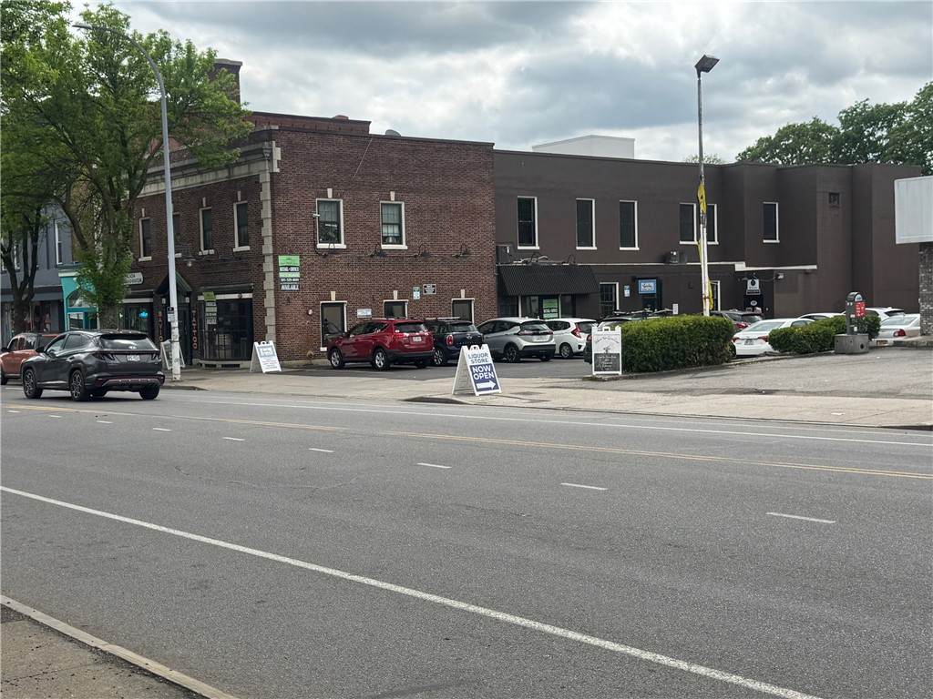 431-439 Monroe Avenue - Photo 1