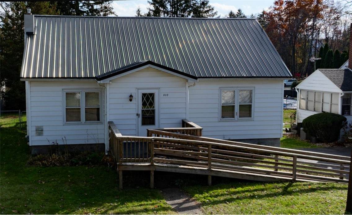 809 Chamberlain Street - Photo 1