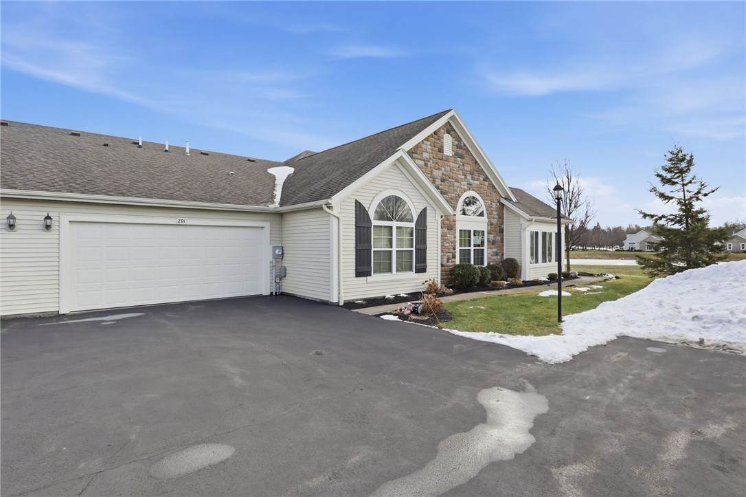 291 Maryview Drive - Photo 1