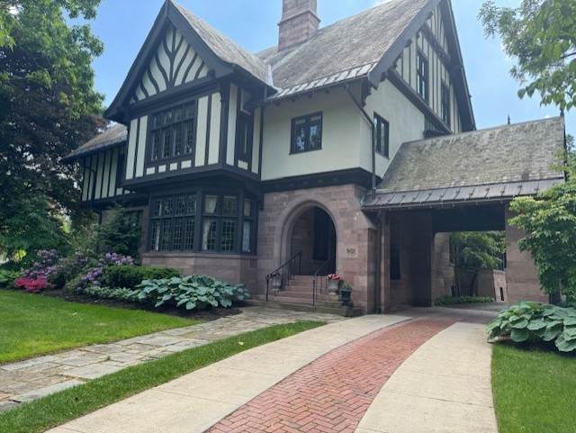 901 East Avenue - Photo 1