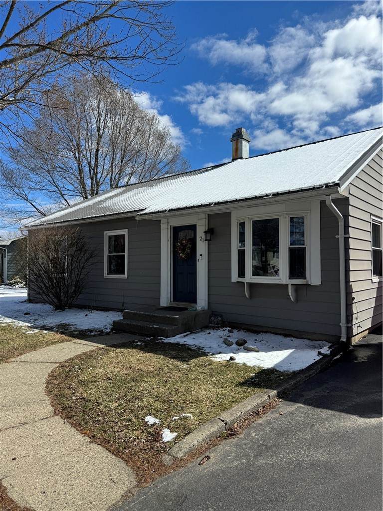 21 Pine Circle - Photo 1