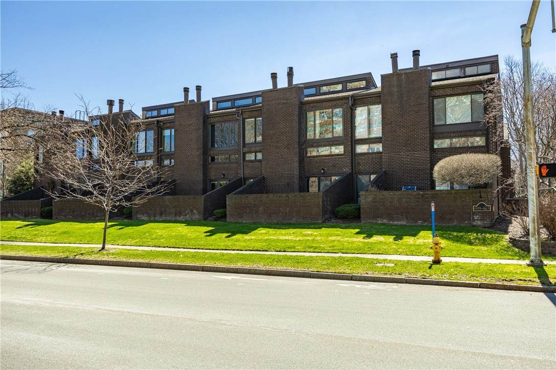 1599 East Avenue - Photo 1