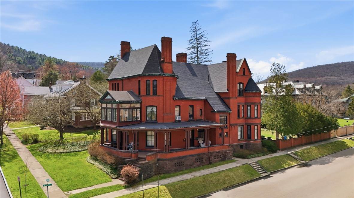 201 Pine Street - Photo 1