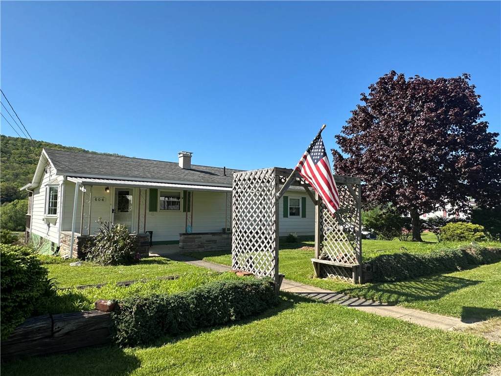 604 Corydon Street - Photo 1