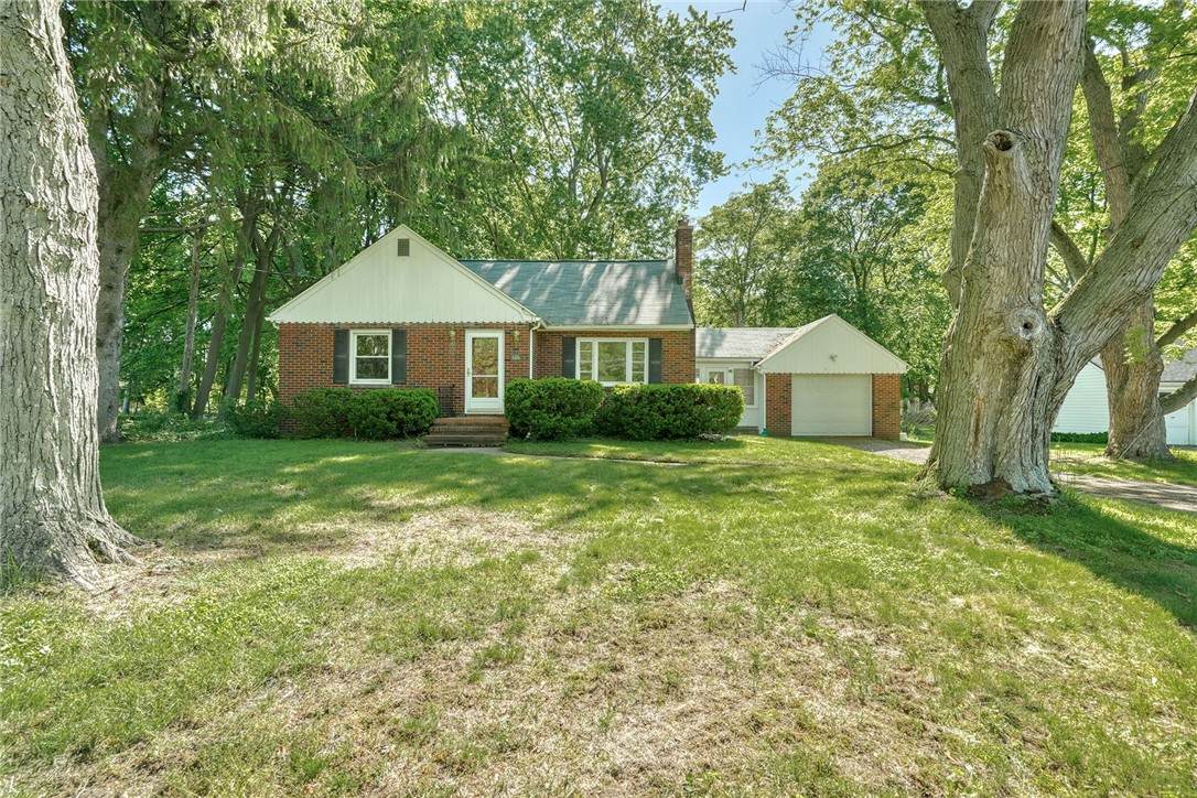 606 Bay Road - Photo 1