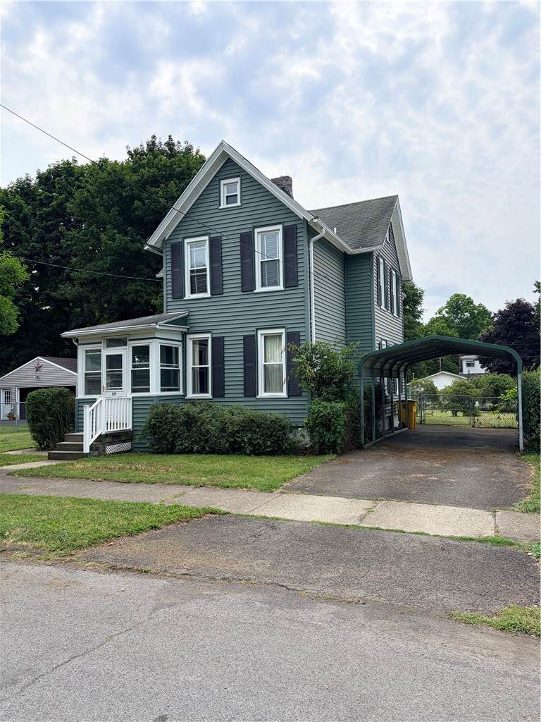 219 Kingsbury Avenue - Photo 1