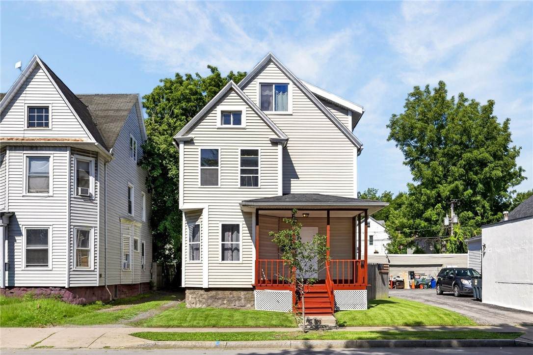727 Dewey Avenue - Photo 1