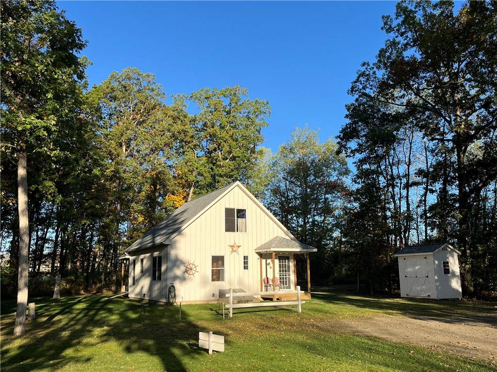 3175 Pineview Drive - Photo 1