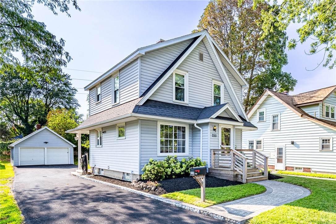 255 Peart Avenue - Photo 1