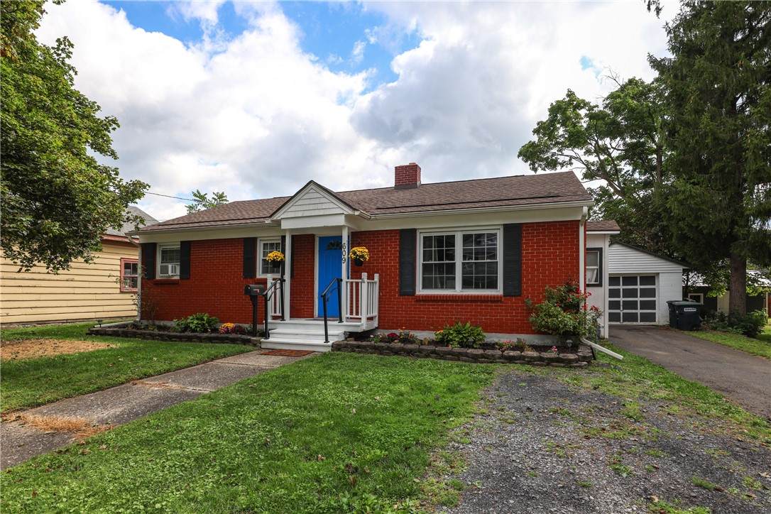 609 Center Street - Photo 1