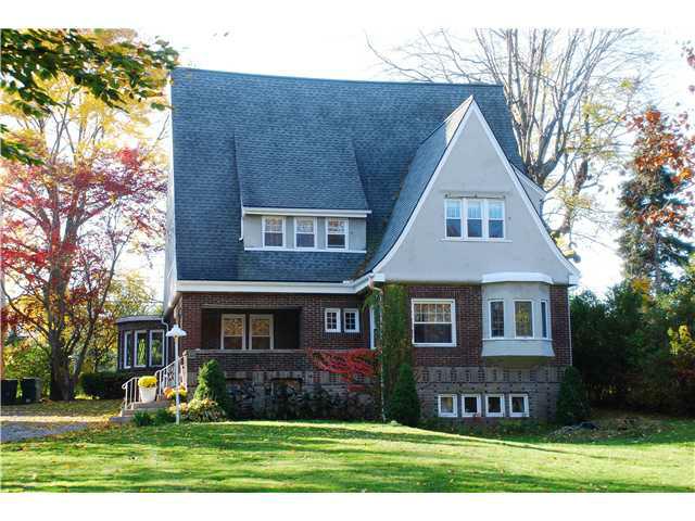 533 Seneca Pkwy, Rochester, NY 14613 (MLS #R195626) :: Robert PiazzaPalotto Sold Team