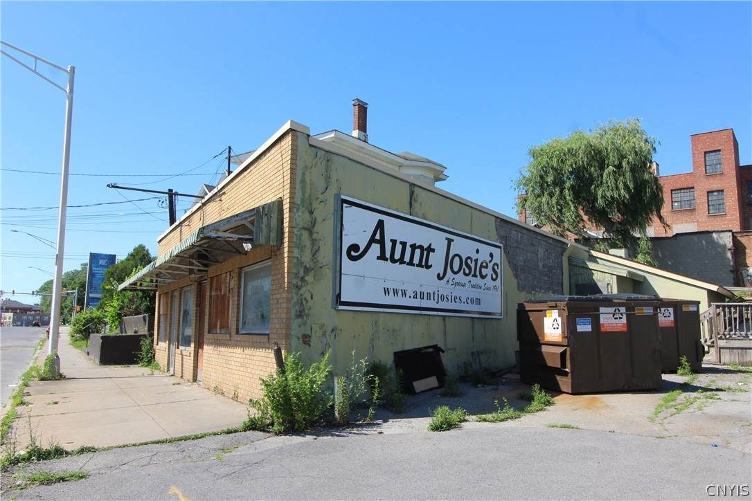 1110 N Salina Street - Photo 1