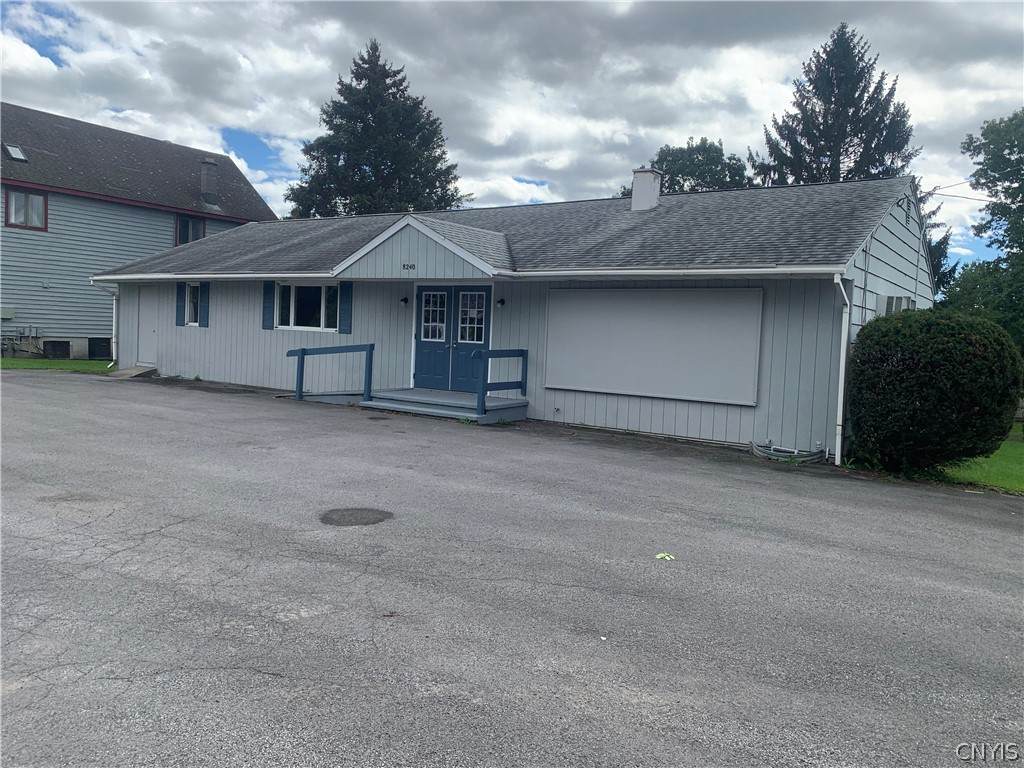 8240 Seneca - Photo 1