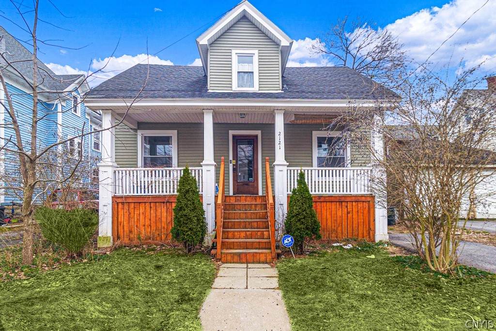2121 Claremont - Photo 1