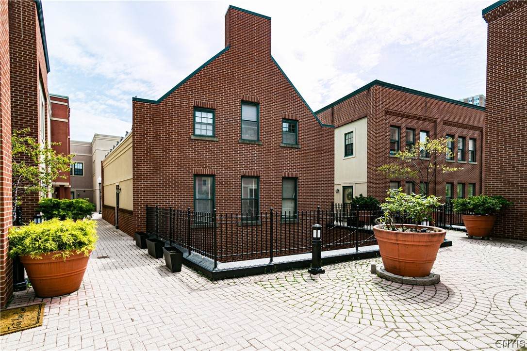 133 Walton Street - Photo 1