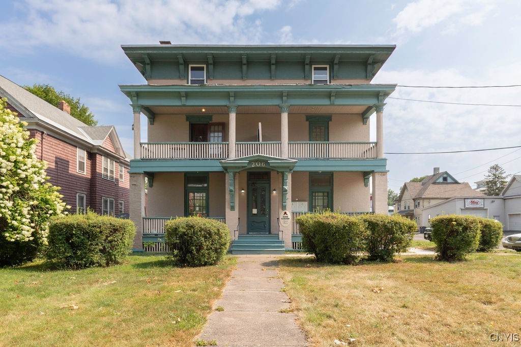 206 West Embargo Street - Photo 1