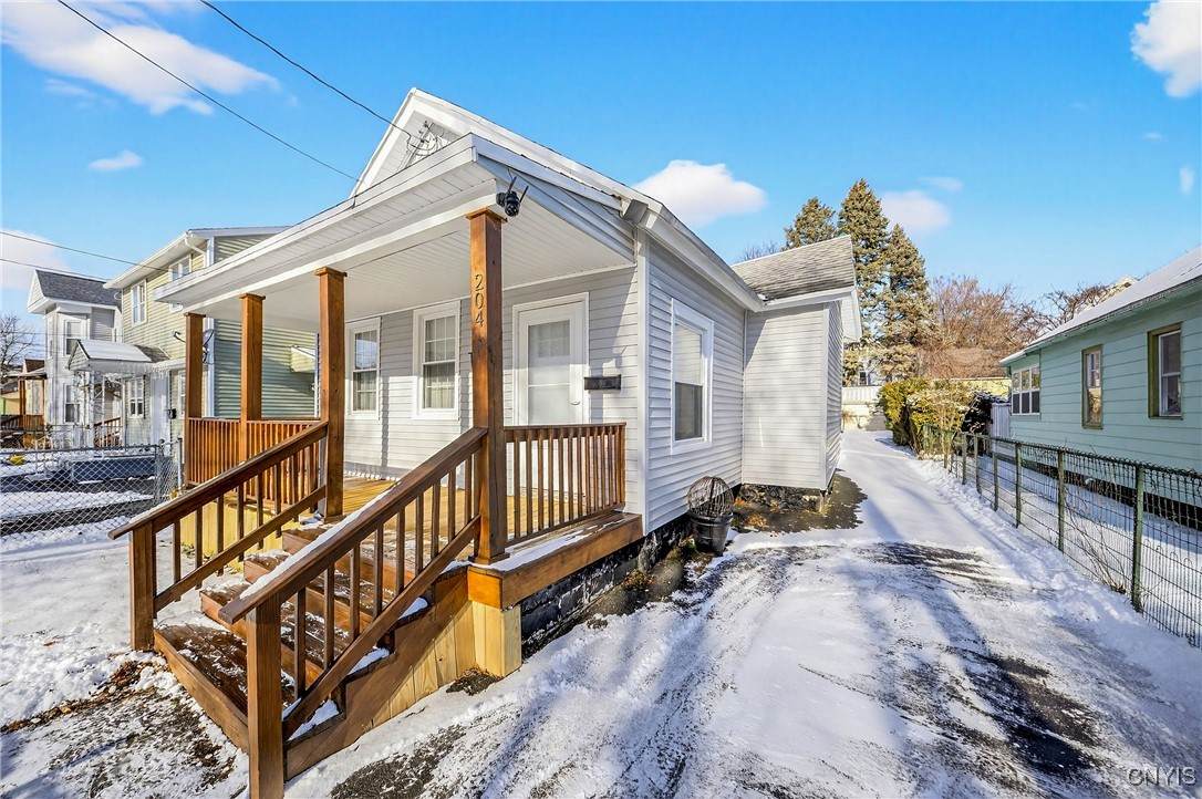 204 Davis Street - Photo 1