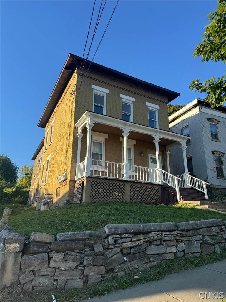 635 Willow Street - Photo 1