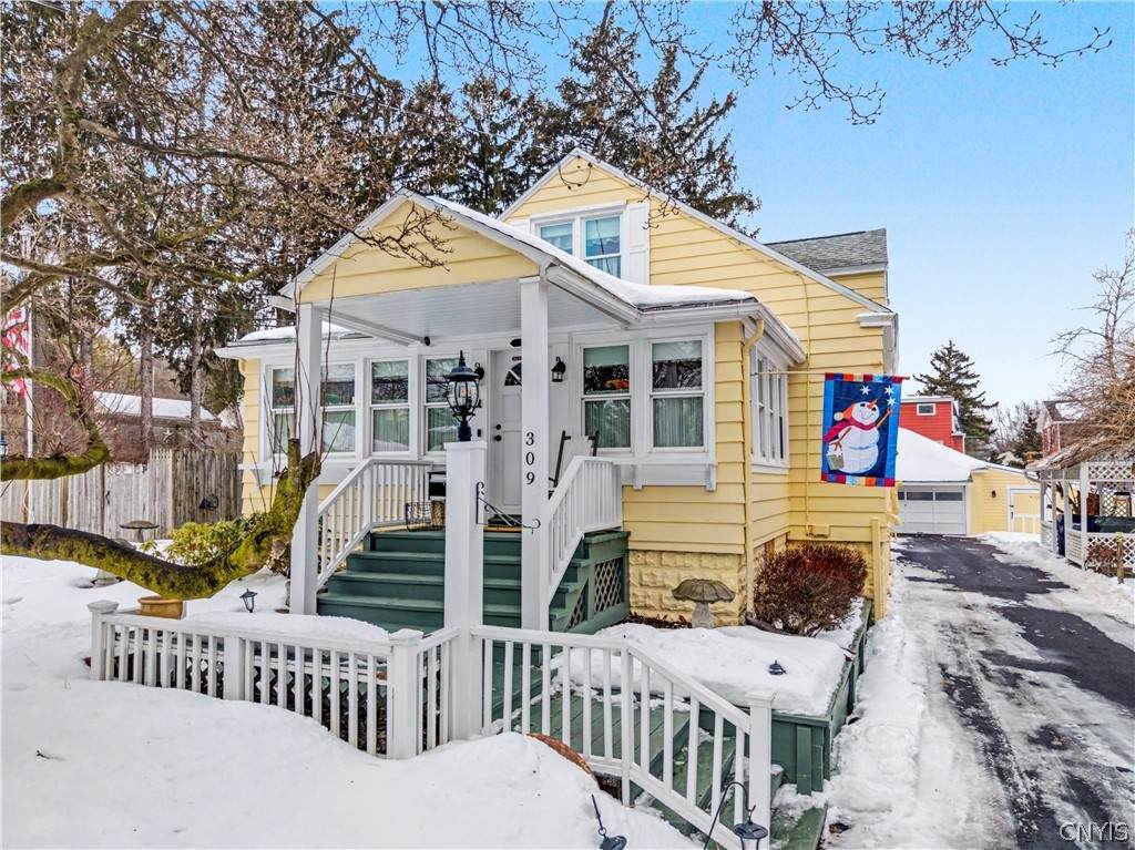 309 Mackay Avenue - Photo 1