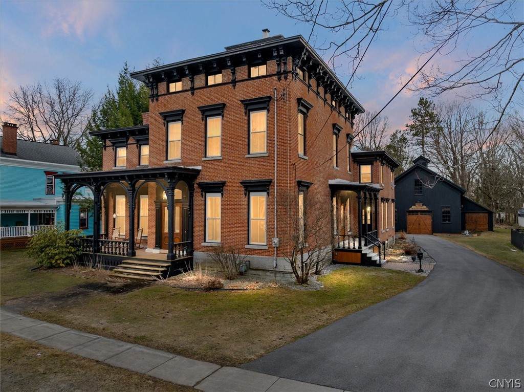 328 Putnam Street - Photo 1