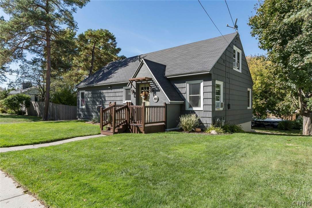 309 Thompson Boulevard - Photo 1