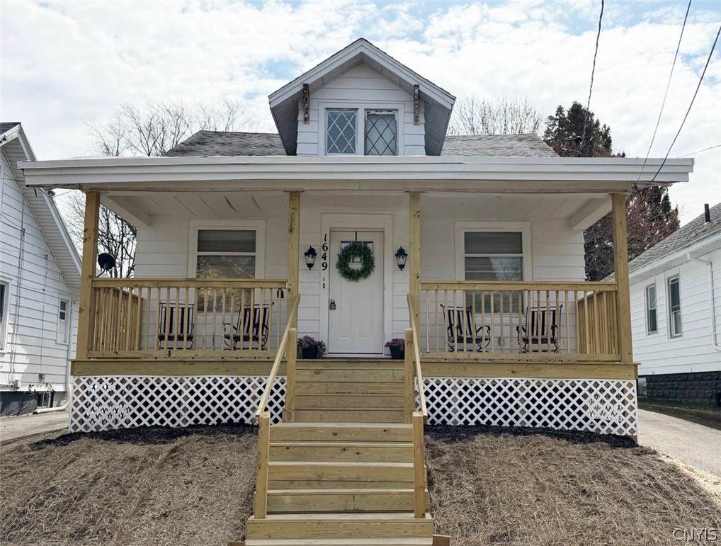 1649 Bennett Street - Photo 1