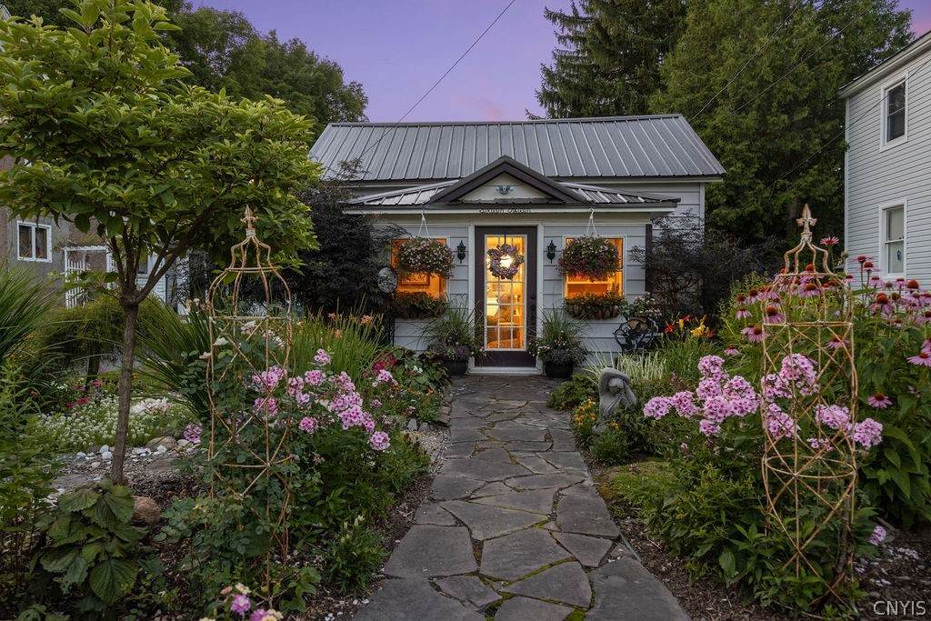 1615 Cortland Street - Photo 1