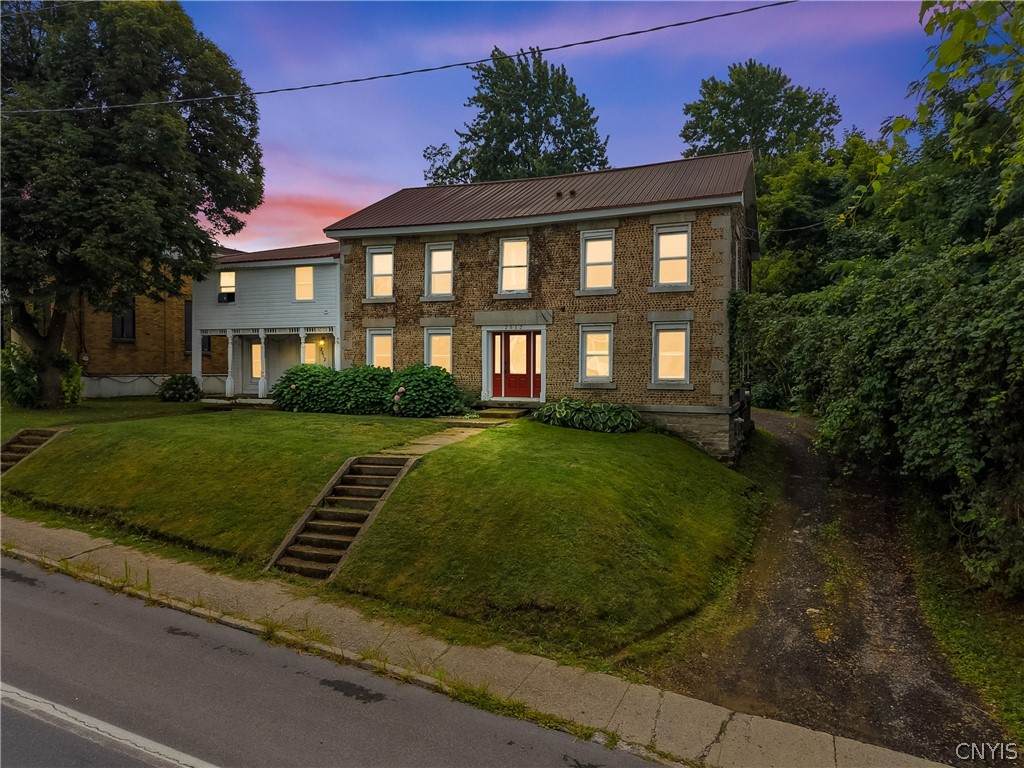 2518 Main Street - Photo 1