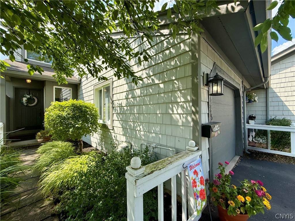 376 Summerhaven Drive - Photo 1