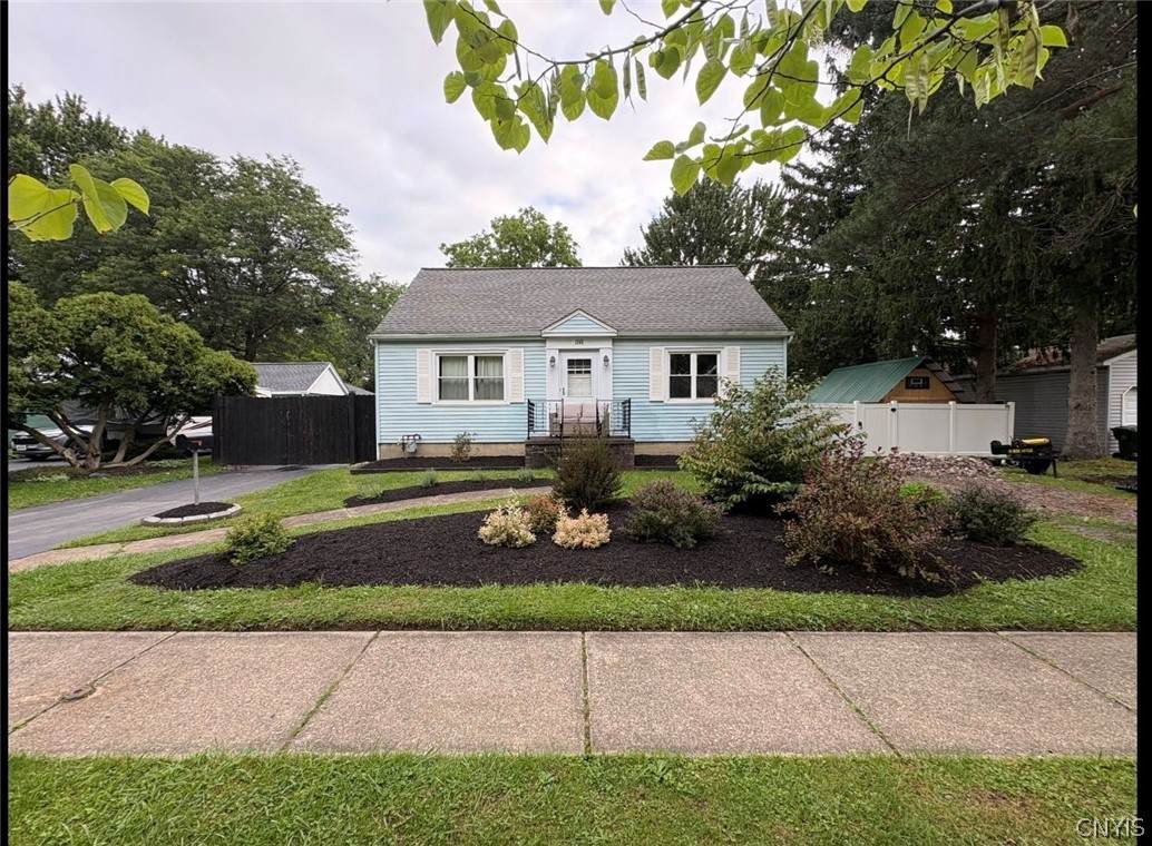 1340 Parkview Drive - Photo 1