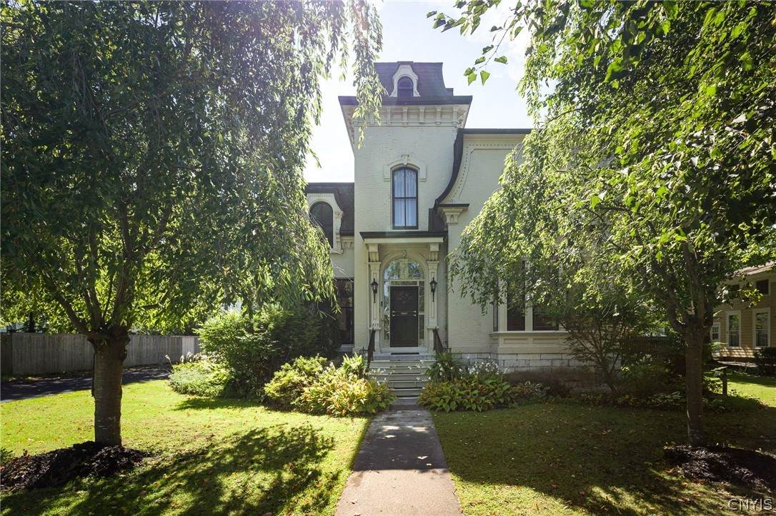 215 Ten Eyck Street - Photo 1