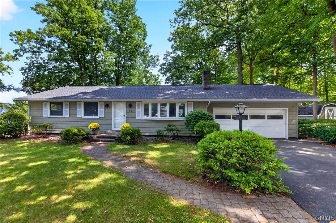 201 Oakridge - Photo 1