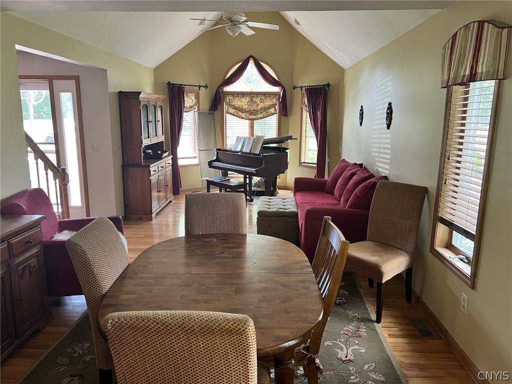 https://bt-photos.global.ssl.fastly.net/rochester/orig_boomver_1_S1715382-2.jpg
