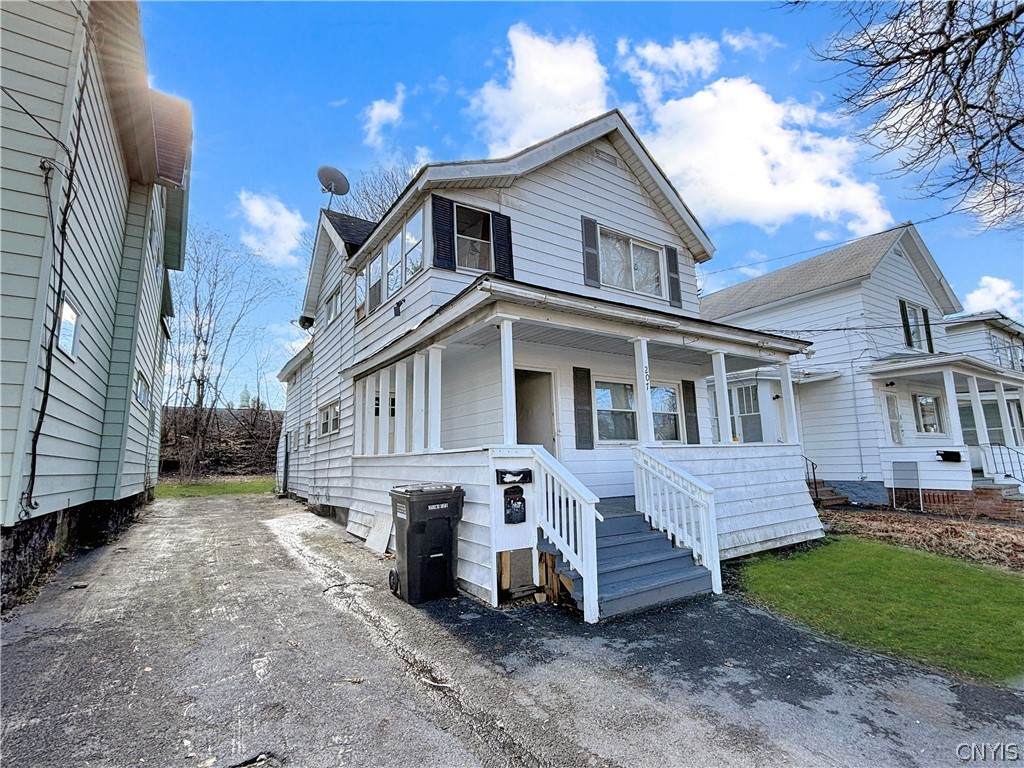 207 Lakeview Avenue - Photo 1
