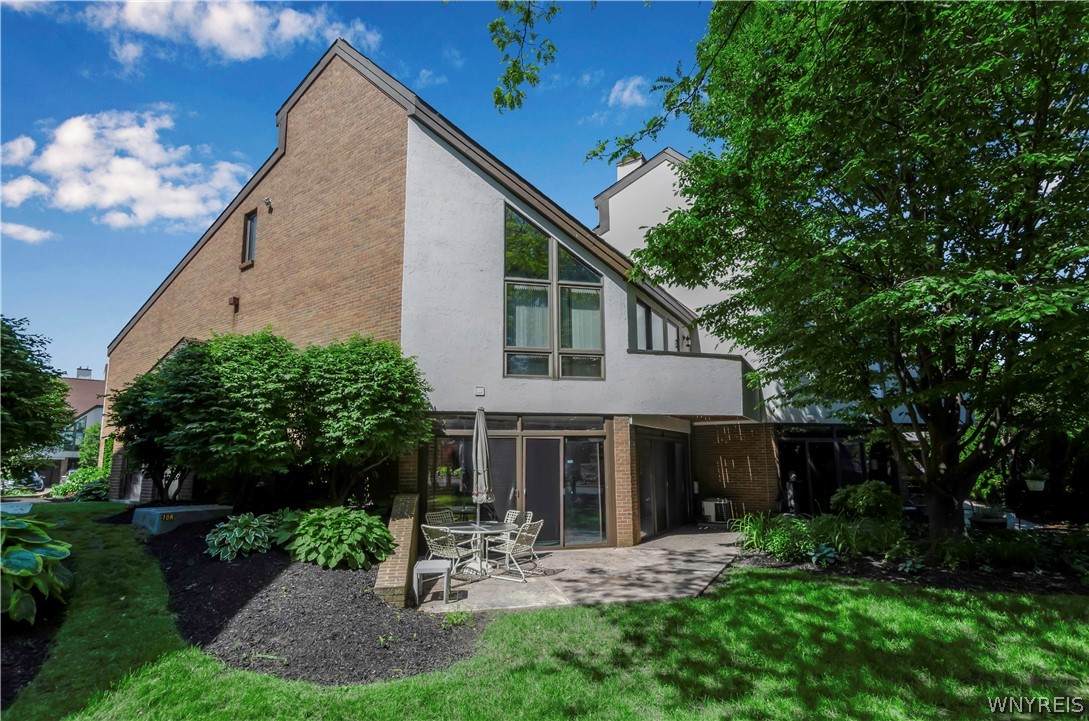 10 Harbour Pointe - Photo 1