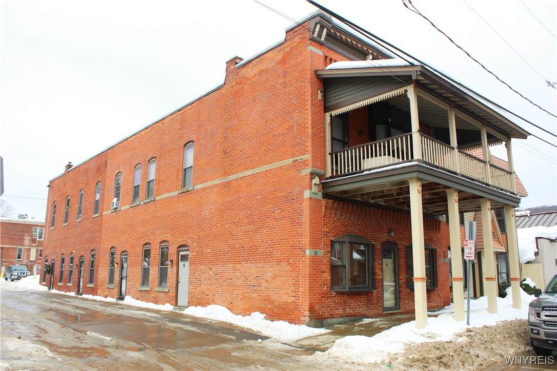 7 Arlington Arms - Photo 1