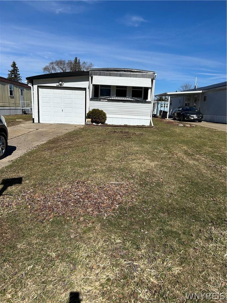 1072 Creekside Drive - Photo 1