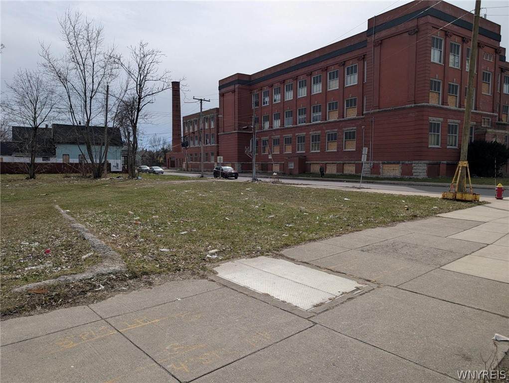 1385 Broadway - Photo 1