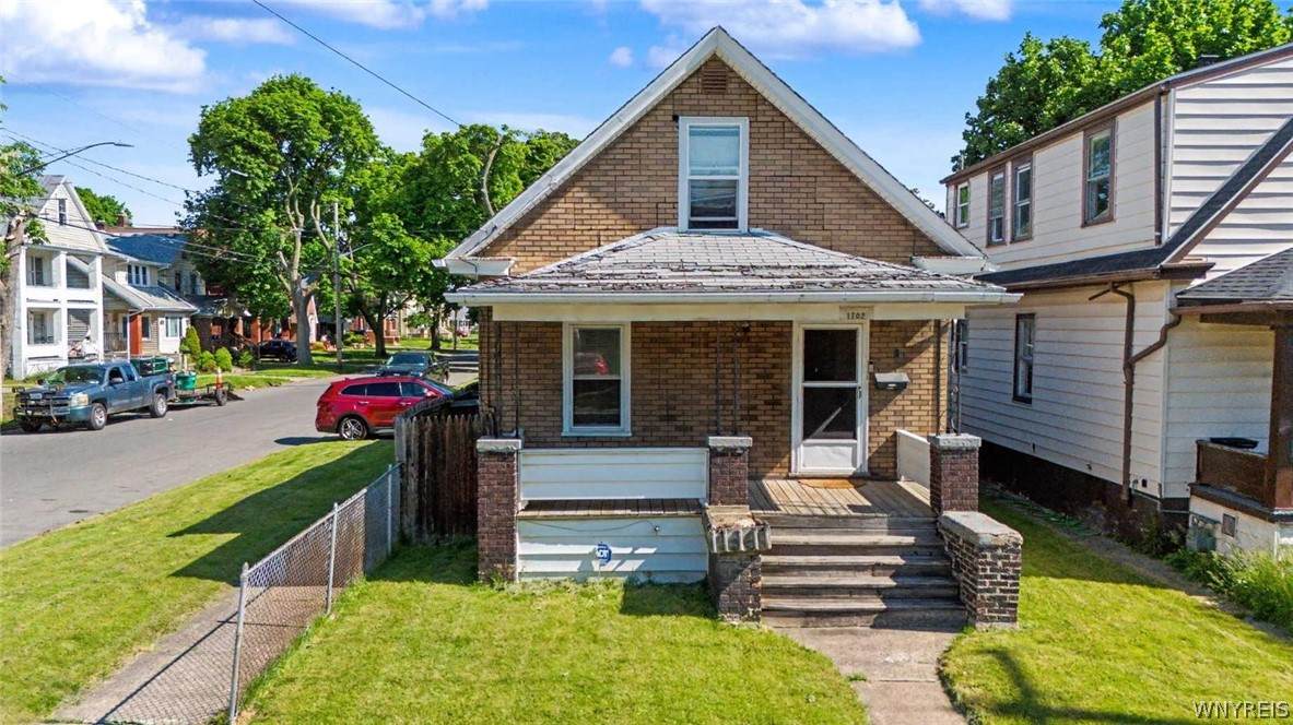 1702 Niagara Street - Photo 1