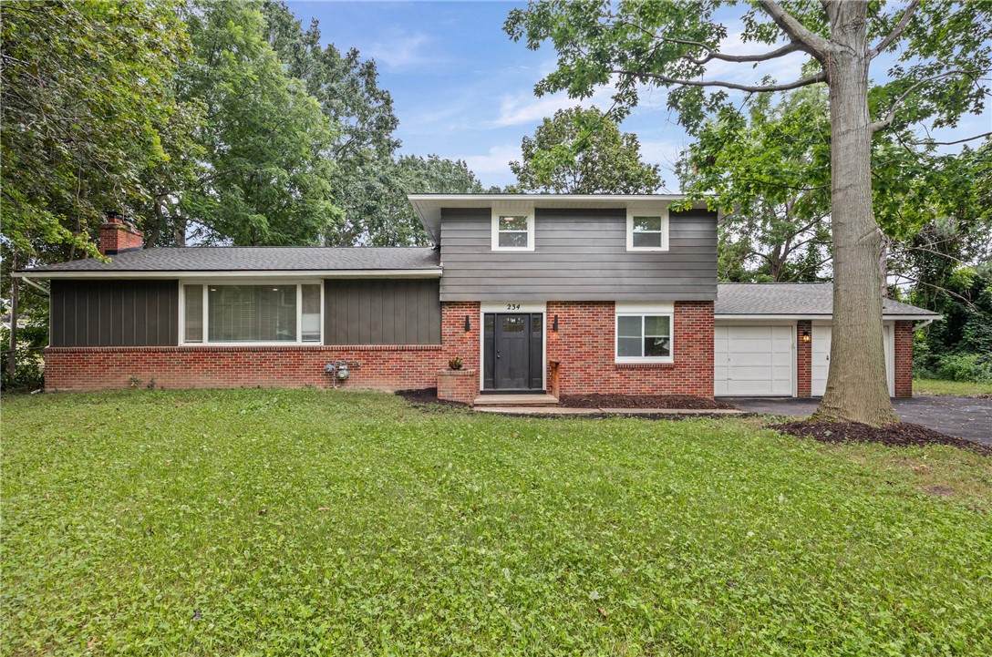234 Rhea Crescent - Photo 1