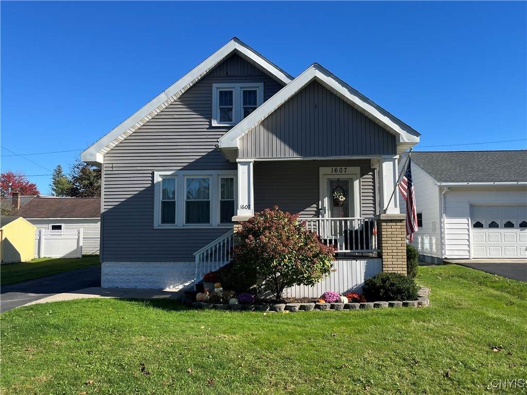 1607 Depeyster Avenue - Photo 1