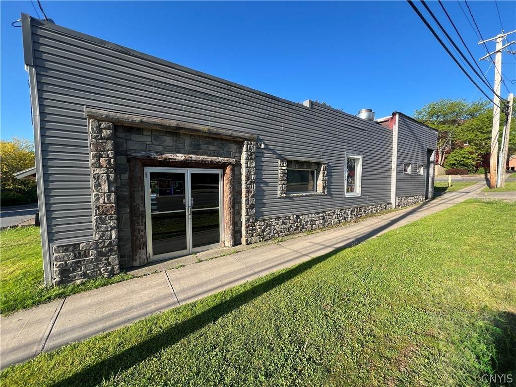 3435 Maple Avenue - Photo 1
