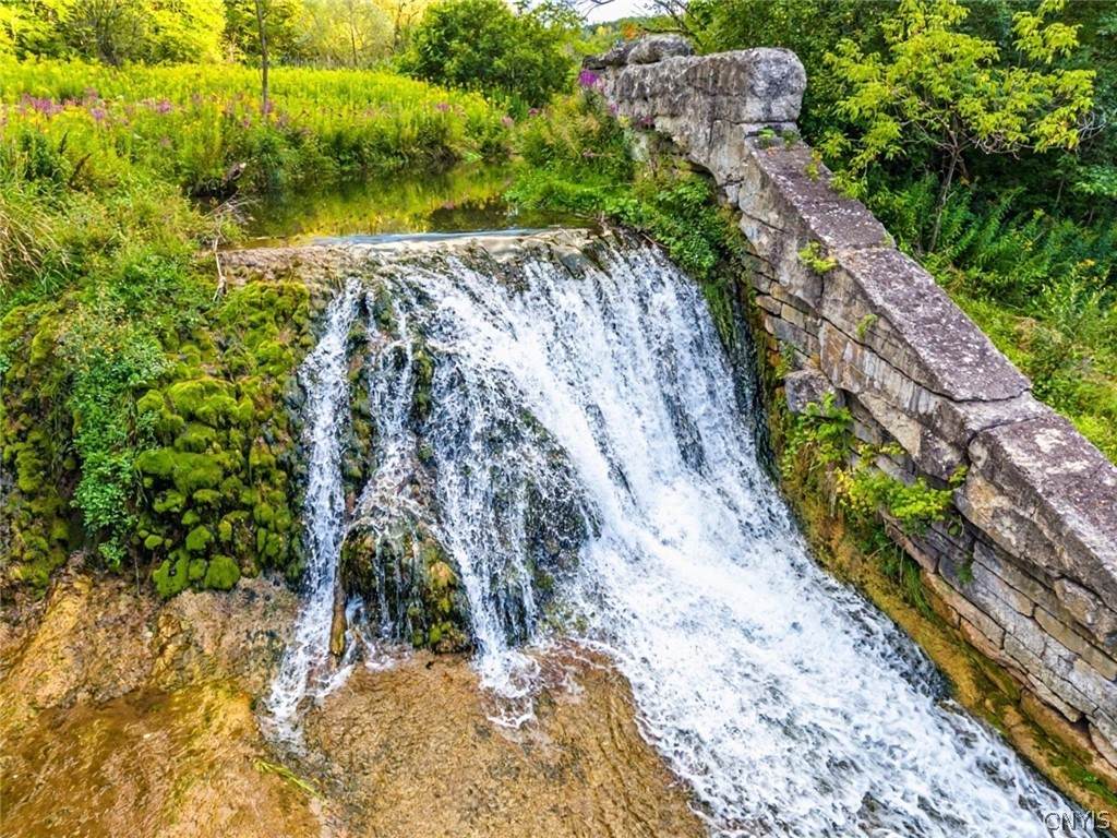 https://bt-photos.global.ssl.fastly.net/rochester/orig_boomver_2_S1696315-2.jpg