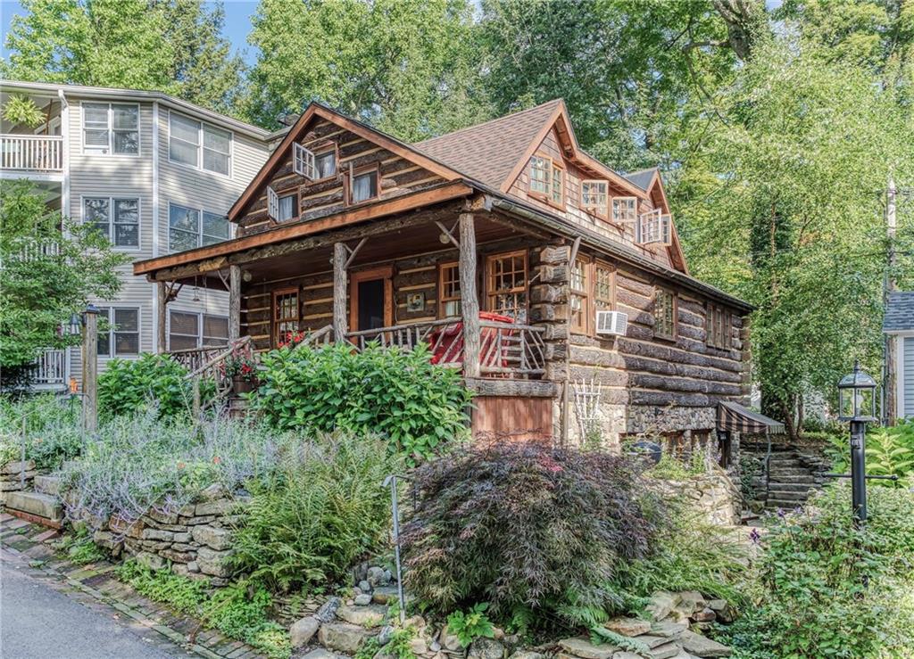 16 Peck Avenue - Photo 1