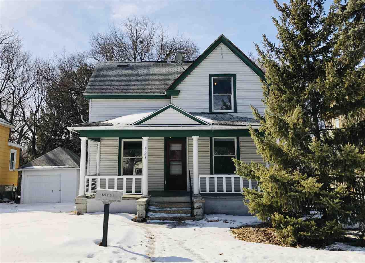 923 5th Street - Photo 1