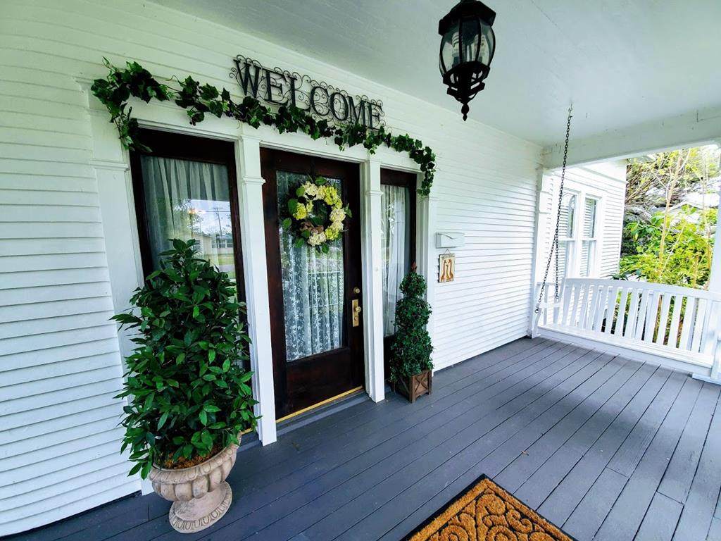 802 Live Oak - Photo 1