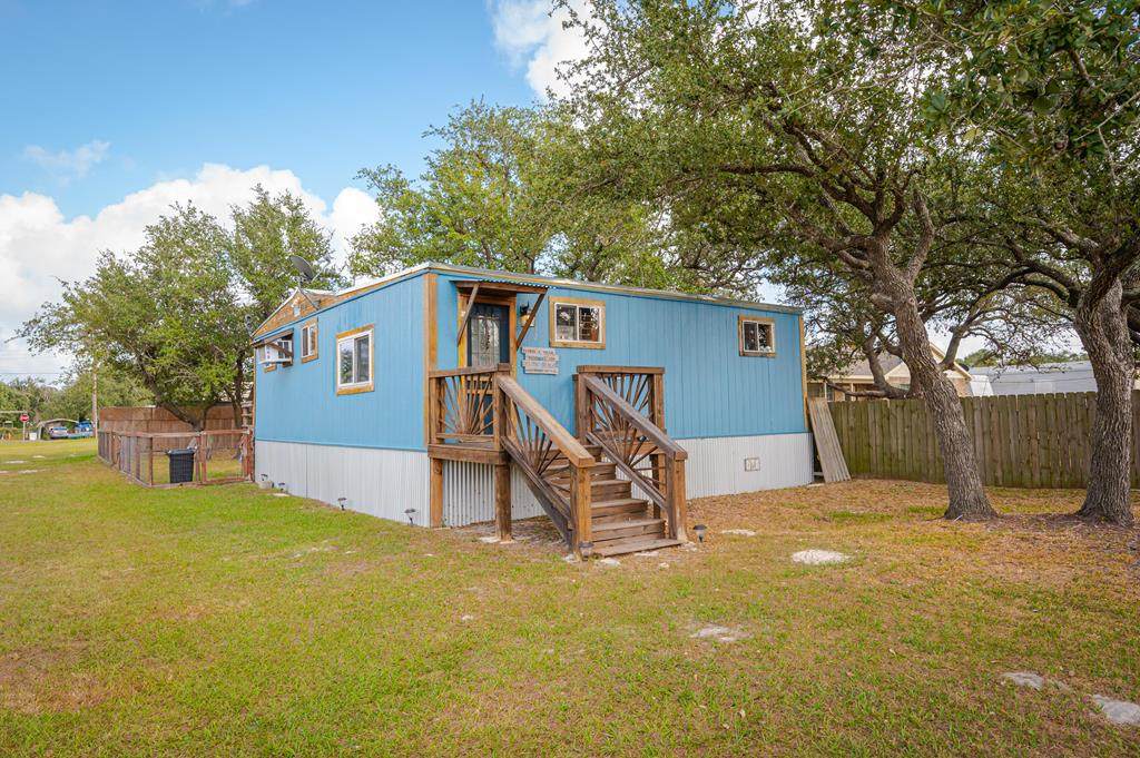 632 Doughty - Photo 1