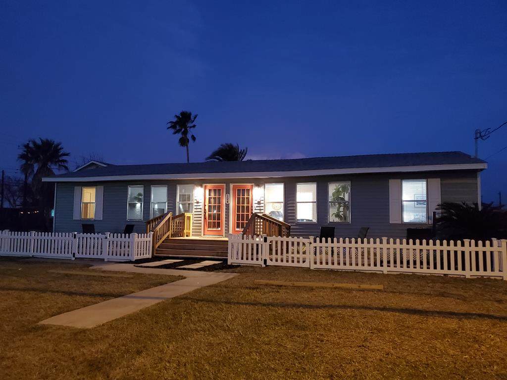 124 Live Oak - Photo 1
